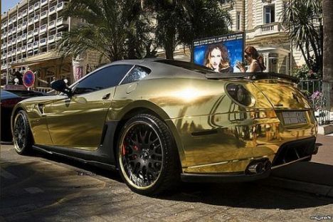Ferrari banhada a ouro!