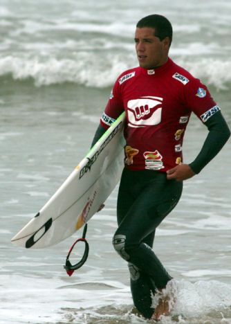 Adriano de Souza também se classifica na Praia da Vila