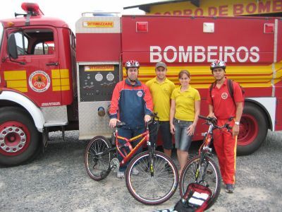 Caquinhos doa equipamentos para Corpo de Bombeiros de Gaspar