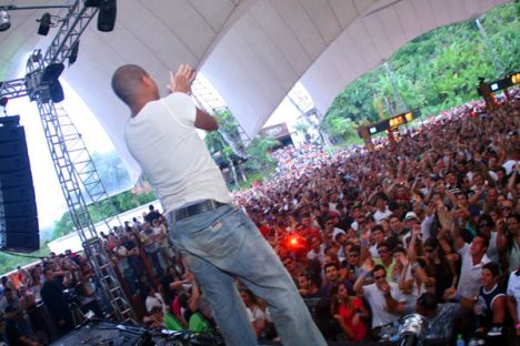 O aplauso de Erick Morillo..