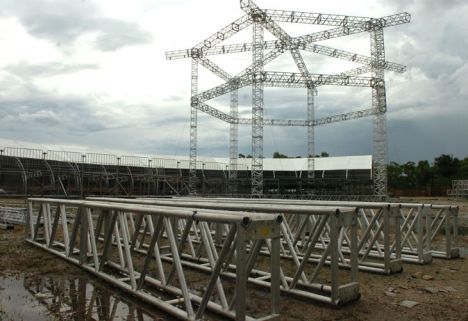 Palco do Planeta Atlantida já está sendo montando