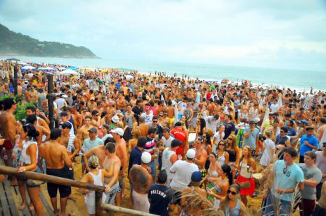 Sky Beach bombando com Peçanha e Paciornik