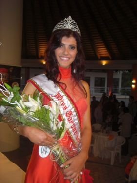 Francieli Petri é Gaspar no Miss Santa Catarina 2010