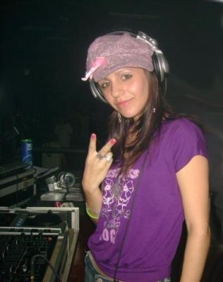 Dj Jully V no Madê Lounge e Club