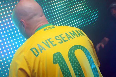 Dave Seamn tocou com a camisa do Brasil no Parador