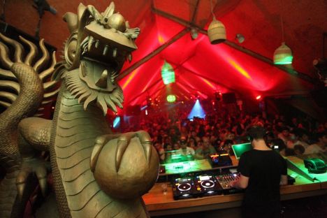 Warung Beach Club completou 8 anos com uma super festa comandada pelo top Dj Sasha