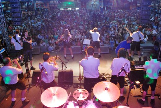 Durante o Vero, Blumenau oferece muita alegria e animao com a Sommerfest - Foto: 1