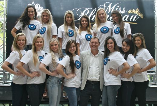 Candidatas a Miss Blumenau 2013 visitam o Blumenau Norte Shopping - Foto: 4