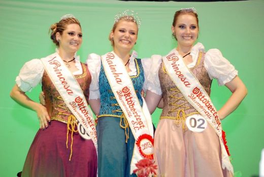 Oktoberfest 2013: Encontro Rene as 27 candidatas  Rainha da 31 Oktoberfest - Foto: 1